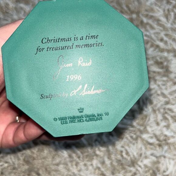 Hallmark TREASURED MEMORIES Ornament 1996 Magic Light - Picture 10 of 16